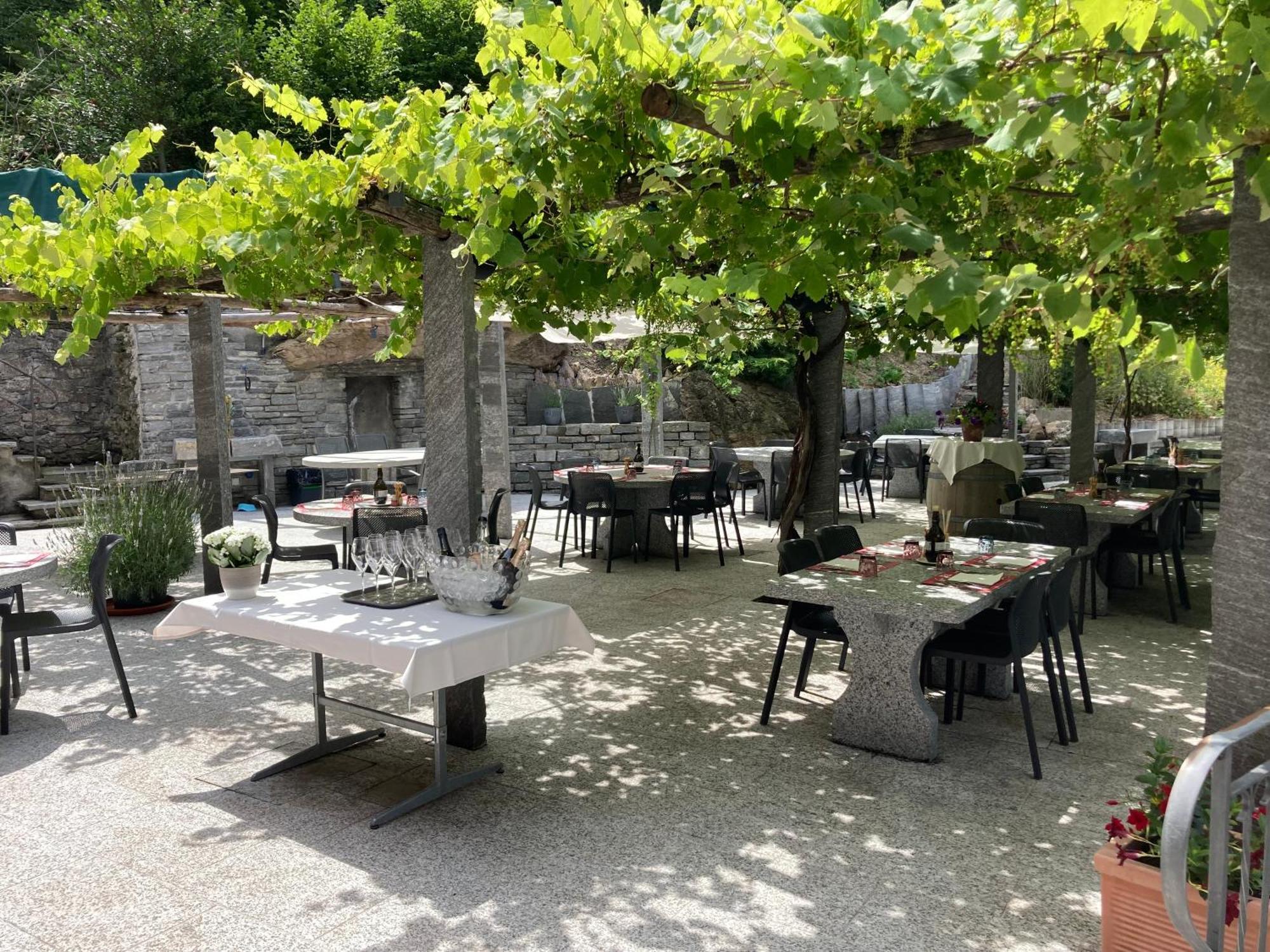 Hotel Ristorante Grotto Serta Lamone Buitenkant foto