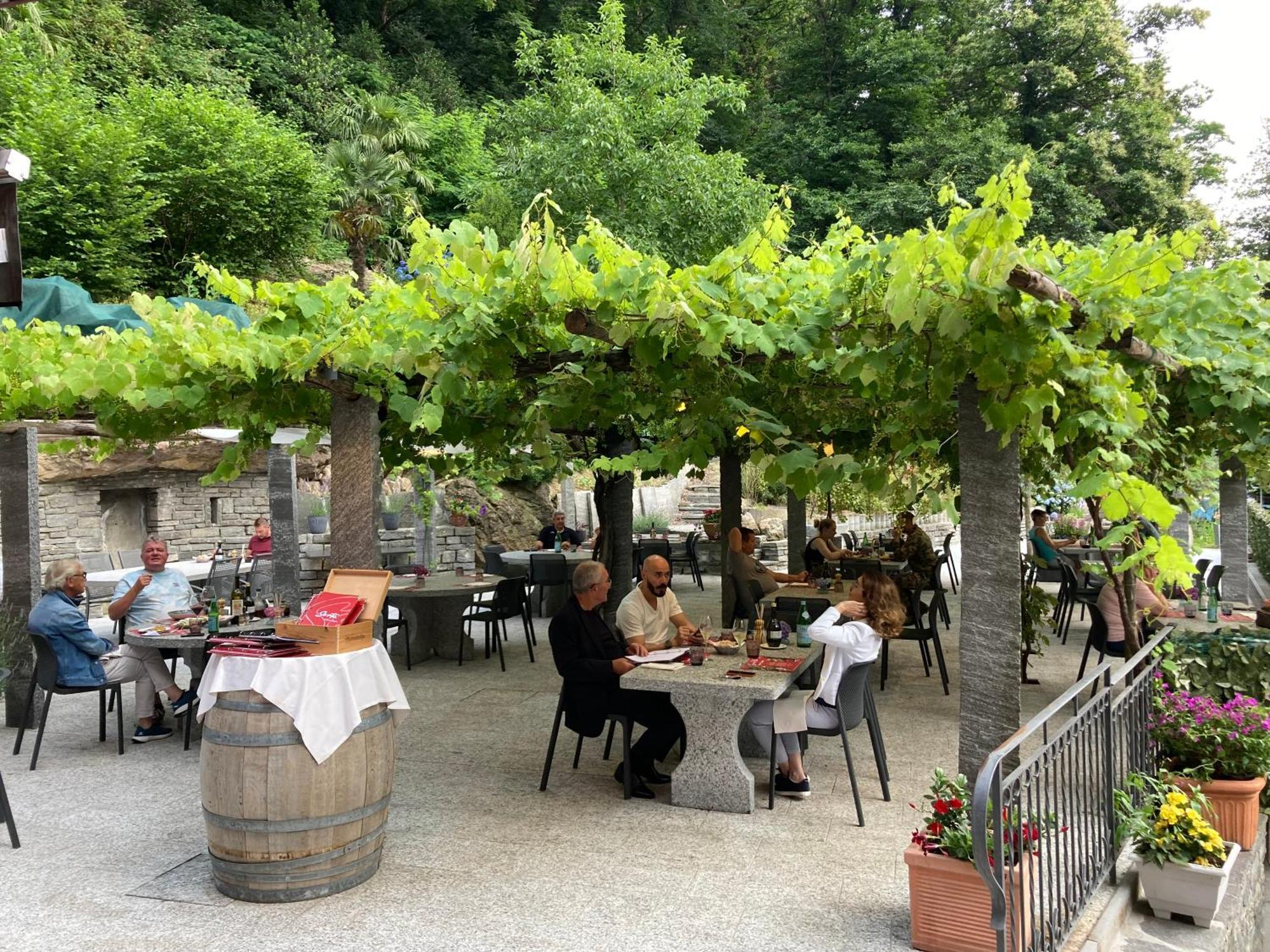 Hotel Ristorante Grotto Serta Lamone Buitenkant foto